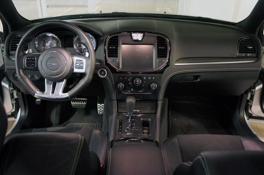  Chrysler 300C SRT8 2012 года  (фото 26 из 100)
